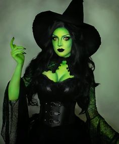 Wicked Witch of the West Make-up Bodypait Cosplay by @sofiablackthorn Witch Face Paint, Mystique Costume, Wizard Of Oz Witch, Wicked Witch Costume, Halloween Makeup Witch, Wicked Costumes, Witch Cosplay, Wicked Witch Of The West