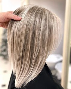 Hair Color 2023 Trends Women Blonde, Mid Length Straight Hair, Midi Hair, The Wet Look, Medium Length Blonde Hair, Subtle Blonde Highlights, Grey Blonde Hair, Hairstyle Easy