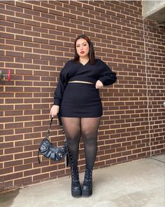 Curvy Black Outfit, Black Skirt Plus Size Outfits, College Party Outfit Plus Size, Chubby Winter Outfit, Everyone Its My Birthday, Black Outfits Plus Size, All Black Outfit Plus Size, Plus Size Black Outfits, Christmas Outfit Curvy