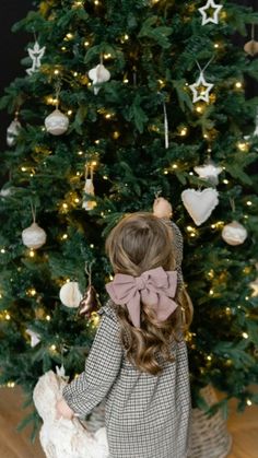 Christmas Photoshoot Kids, Beautiful Christmas Scenes, Diy Preschool, Xmas Photos, Hosting Christmas, Christmas Challenge, Daughter Christmas, Christmas Beauty, Christmas Family Photos