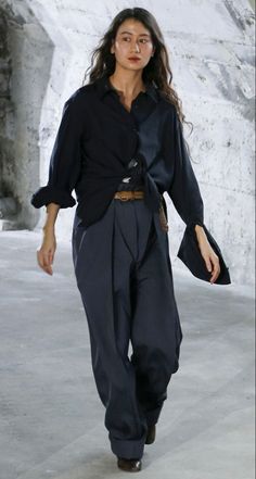 Sarah Tran, Sarah Linh Tran, Big Trousers, Black Clothing, Monica Bellucci, Minimal Chic, Carrie Bradshaw, Up Girl, Mode Inspiration