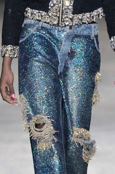 Sequin and jewel encrusted denim. #Ashish AW 14/15 is everything we wanted to be growing up in the 90’s! Jewel Encrusted, Look Jean, Elegante Casual, Mode Casual, Denim Trends, Mode Inspo, Denim Jean, Fashion Details, Jeans Denim