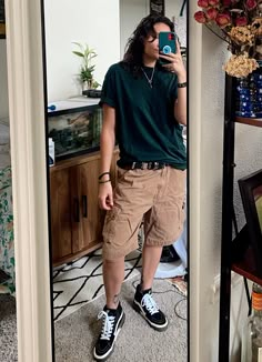 simple / masc / butch / androgynous / lesbian / nonbinary / tomboy / genderqueer / queer / androgynous / enby / lgbtq / lesbian fashion inspo / thrifted / street style / casual / y2k Genderqueer Fashion Androgynous Style, Lesbian Fashion Tomboy, Queer Fashion Women, Queer Fashion Tomboys, Butch Lesbian Fashion, Masc Lesbian, Butch Fashion, Genderqueer Fashion, Masculine Outfits