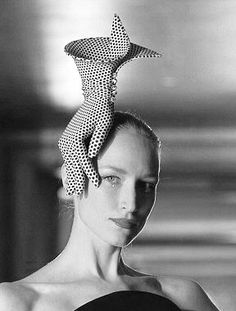 Surrealist Wedding, Crazy Celebrities, Philip Treacy Hats, Mad Hat, Philip Treacy, Mad Hatters, Crazy Hats, Kentucky Derby Hats, Fancy Hats