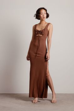 A casual fall maxi dress with effortless style. The Brown Ribbed Cut Out Slit Bodycon Maxi Dress that is flawlessly fashioned. Shop TOBI dresses, fall dresses, bodycon maxi dresses, and ribbed maxi dresses in the trendiest fashion styles. Casual Fall Maxi Dress, Fall Clothing Essentials, Fall Mini Skirt, Latest Fall Fashion Trends, Fall Bridesmaid Dresses, Casual Maxi Dress, Bodycon Maxi Dress, Maxi Dresses Fall, Dresses Casual Fall