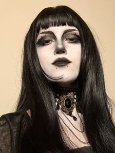 Brown Hair Goth, Brown Makeup Aesthetic, Douyin Baddie, 1920 Aesthetic, Goth Makeup Ideas, Eyeliner Inspiration, Goth Make Up