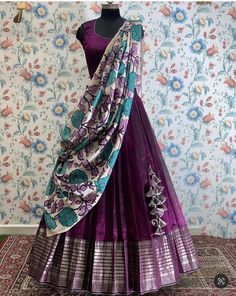 Crush Lehanga Designs, Stylish Half Saree Designs, Lehanga Designs Kalamkari, Half Saree Different Styles, Simple Langa Voni Half Saree, Traditional Langa Voni, Half Saree Lehenga Kalamkari, Lehanga Designs From Saree, Bathukamma Outfit