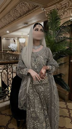 Desi girl aesthetic #desigirl #browngirl Desi Bride Aesthetic, Asian Fits, Desi Girl Aesthetic, Pakistani Attire, Brown Clothes, Eid Photoshoot Ideas, Desi Clothing, Abaya Pattern, Dress Designs For Girls