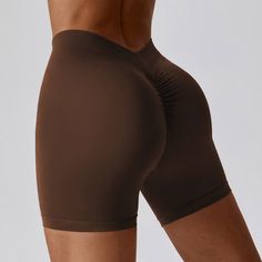 87% Nylon. 13% Spandex Soft. comfortable. skin friendly 4-way stretch. breathable and sweat-wicking Squat-proof Seamless fabric Back piece waist head V waist design Hip pumping pleat design. highlighting the peach buttocks Perfect for both sports activities and daily life Scrunch Shorts, Body Bra, Sports Shorts Women, Strapless Bandeau, Yoga Set, Squat Proof, 2023 Fashion, Yoga Shorts, Running Workouts