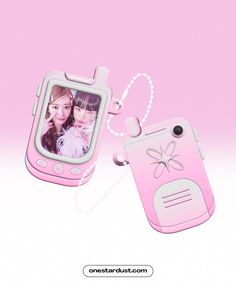 Introducing the ˚₊ ੈ♡‧1STAR430 1-4-3, I love you! 💗⋆｡o✩ The ultimate pc holder for all pink lovers! Made with premium PVC in the dreamiest baby pink ☁️🎀 This Y2K phone inspired design is a must-have accessory for all your precious pcs & various album inclusions! PCKG vers Inclusions Details: ♡ PACKAGE ♡ 1STAR430 Pc Holder ♡ TOPLOADER (from @pluedo.shop) ♡ SLEEVE (from Popcorn Games *Purple) ♡ MINI POSTER (folded) SOLO vers Inclusions Details: ♡ 1STAR430 Pc Holder ♡ TOPLOADER (from @pluedo.shop) ♡ SLEEVE (from Popcorn Games *Purple) ♡ Made of PVC! Album Inclusions Ideas, Popcorn Games, Phone Y2k, Album Inclusions, Phone Png, Pc Holder, Y2k Phone, All Pink, Cute Phone