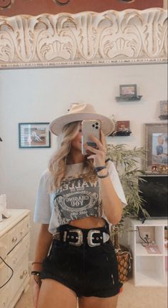 Fall Nashville, Morgan Wallen Concert Outfit, Country Festival Outfit, Nashville Style Outfits, Morgan Wallen Concert, Country Concert Outfits, Concert Outfit Summer, Concert Fit, Fest Outfits