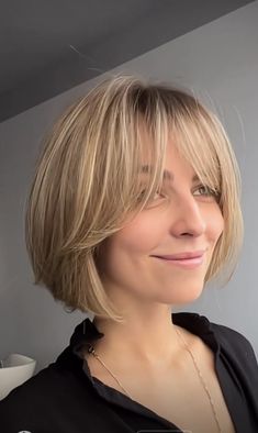 Short Professional Hairstyles For Women, Long Bangs Bob, Introductory Paragraph, Girls Short Haircuts, Corte Bob, Short Hair Ideas, Chin Length Hair, Lob Hairstyle