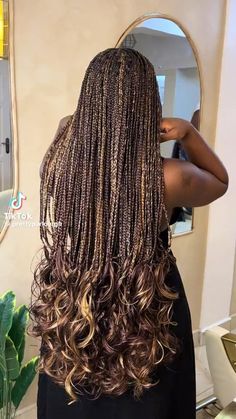 Brown French Curl Braids, French Curls Braids Black Women, French Curl Braids, French Curls, Curl Braids, Braiding Hair Colors, 2024 Hairstyles, Gorgeous Braids, Braids Ideas