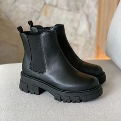 Bad Christmas, Botas Chelsea, Womens Sandals Wedges, Wardrobe Storage, Aesthetic Shoes, Nova York, Really Cute Outfits, Be Careful, Trendy Shoes