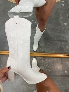 Serena White Boots - Arete Style White Cow Boy Boots, White Cow Girl Boots, Long White Boots, White Cowgirl Boots Outfit, White Wedding Boots, Dress With Cowgirl Boots, White Reception Dress, Cowboy Boots White, Cowgirl Boots Wedding