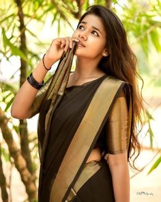 Hot Poses, Couples Poses For Pictures, Beautiful Saree, Actress Photos, Platinum, Saree, Actresses, Actors, Gold