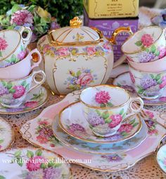 an assortment of tea cups and saucers on a table