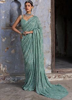 Buy Jade Green Ombre Organza Saree Set by Nitika Gujral at Fabilicious Fashion! Shop made-to-measure Indian wedding wear and jewellery with fast shipping to USA, UK, and Canada. Green Georgette Saree, Embellished Saree, Saree Georgette, Cocktail Reception