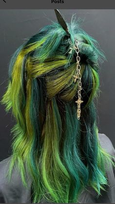 Red Under Lights Hair, Undercut Hair Dye Ideas, Red And Green Hair Color Ideas, Teal And Green Hair, Colored Undercut, Green And Purple Hair Ideas, Dyed Hair Green And Black, Green To Blue Hair, Turquoise And Black Hair