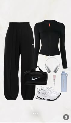 Laid Back Casual Outfits, Sport Gym Outfit, Gym Outfit Cute, Gym Inspo Outfits, Casual School Outfits Aesthetic, Cute Everyday Outfits For School Casual, Black Comfy Outfits, Clothes Ideas For School, Outfits For Winter School