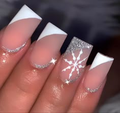 Christmas And New Year Nails Acrylic, Snow Flakes Nails, Snowflake Glitter Nails, Snowflake Acrylic Nails, Snow Flake Nail Art, Christmas Nails With Snowflakes, Snowflake Nail Ideas, Silver Christmas Nails, Nails Simple White