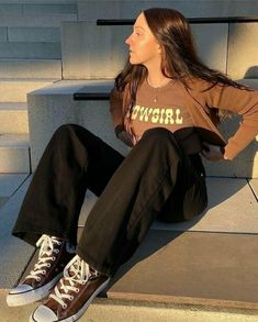 Brown Clothes Aesthetic, Converse All Star Outfit, Brown Converse Outfit, Brown Aesthetic Outfit, Brown Converse, Color Combos Outfit, Bella Hadid Outfits, Wardrobe Tips