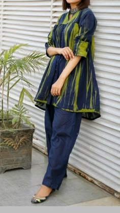 Cotton Short Top Designs, Cotton Kurties, Simple Kurtis, Design Kurta, Short Frock, Kurta Patterns, Girls Dresses Sewing