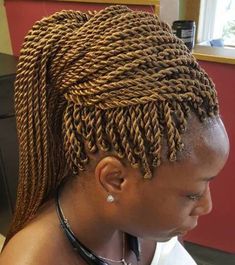 Golden Blonde Senegalese Twists Honey Blonde Senegalese Twist, Blonde Senegalese Twist, Senglease Twist, Twist Bob, Crochet Braids Marley Hair, Blond Hairstyles, Twists Braids, Blonde Dreadlocks, Senegalese Twist Hairstyles