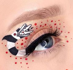 Eye makeup 😍 Pokemon Makeup, Arabic Eye Makeup, Festive Makeup, Face Paint Makeup