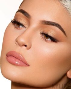 Lys Makeup, Maquillage Kylie Jenner, Mekap Mata, Kylie Makeup, Jenner Makeup, Makeup Tip, Makeup 101, Kim K Style, Jessie James