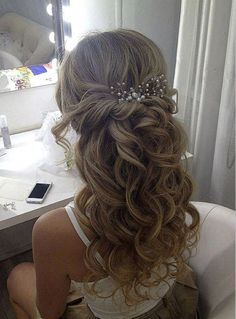 Tips For Prom, Debs Hairstyles, Bangs Braid, Prom Hair Ideas, Curled Wedding Hair, Curled Prom Hair, Prom Hair Up, Bridal Hair Half Up, Cute Prom Hairstyles