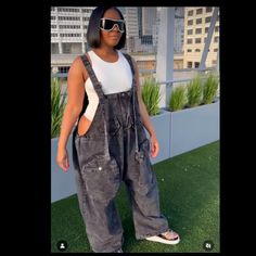 Black Quality Denim With Adjustable Straps Cargo Style Overall Oversized Overalls Outfit Summer, Black Utility Distressed Jeans, Black Distressed Utility Jeans, Black Washed Jeans For Summer, Oversized Dungarees Outfit, Oversized Overalls Outfit, Overall Jumpsuit Outfit, Denim Dungarees Outfit, Overalls Aesthetic