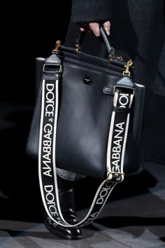 Mens Handbags, Tas Lv, Hot Handbags, Luxury Purses, Trending Handbag, Purses Designer, Dolce E Gabbana