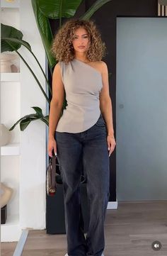 Classic Style Black Women, Classy Outfits For Women Going Out, Spring Outfits Alt, Clean Girl Aesthetic Black Women Outfit, Sade Inspired Looks, Spring Outfits Asian, Vintage Modest Outfits, Spring Outfits Aesthetic Vintage, Modest Modern Outfits