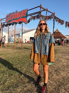 Indie Music Festival Outfit, Festival Outfit Uk, Uk Festival Outfit, Glastonbury Outfits, Glastonbury Festival Fashion, Glastonbury Fashion, Outfits 30s, Festival Outfit Ideas, Indie Festival