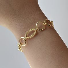 18-karat yellow gold. Designed to be lightweight and comfortable. Luxury Chain Bracelet Bracelet Length = 7.25 inches Spring Ring Closure Fine Jewelry Handcrafted in Brazil Special Necklace, Spring Rings, Yellow Color, Chain Bracelet, Cute Designs, Handcrafted Jewelry, Jewelry Pieces, Gold Color, Brazil