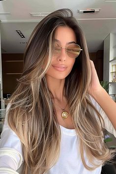 Hair With Layers And Highlights, Long Hair With Layers, Brunette Long Hair, Ideas For Brown Hair, Hair With Layers, Hairstyles For Long Hair, Hair Color Ideas, Brown Hair, Long Hair