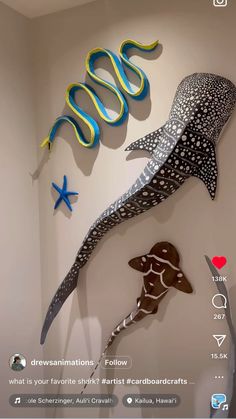 the wall is decorated with different types of sea animals