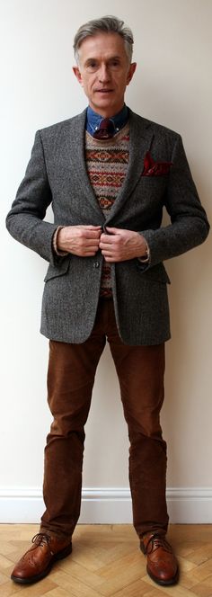 English Professor Aesthetic Outfit, Middle Age Style, Die Workwear, Sport Coat Outfit, Burgundy Chinos, Summer 70s, Tweed Jacket Outfit, Sweater And Jeans Outfit, 39 Steps