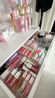 How To Make Your Room Aesthetic List, Aesthetic Makeup And Skincare, Dream Makeup Vanity, Aesthetic Makeup Collection, Dream Makeup Products, Vanity Inspo Aesthetic, Makeup Vanity Aesthetic, Makeup Organization Aesthetic, Vanity Decor Ideas