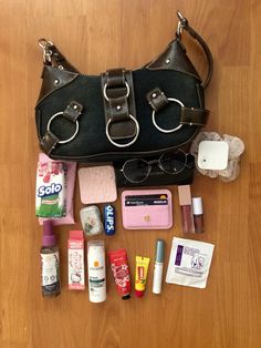 what's in my purse Whats In Purse, What’s In My Purse, What's In My Purse, In My Purse, Romanticising Life, My Purse, Iphone Obsession, What In My Bag