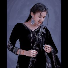 Black Dress Girls Dpz, Girls Dpz Stylish, Saree Accessories, Amazon Selling, Cute Dp, Cute Couple Dancing, Cute Dresses For Party, Girls Black Dress