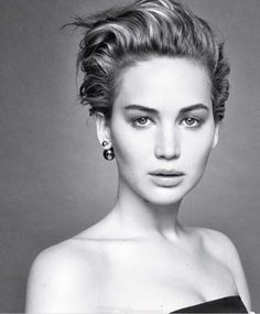 Hairstylist James Pecis gives step-by-step instructions for Jennifer Lawrence’s Christian Dior campaign hair, plus tips for styling in-between lengths. Jennifer Lawrence Pixie, Growing Out Pixie Cut, Grown Out Pixie, Pixie Cut Styles, Patrick Demarchelier, Long Pixie, Grow Out, Long Hair Cuts, Pixie Hairstyles