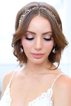 Makeup Ideas Natural Wedding Brides, Bridal Makeup Oval Face, Classic Bridal Makeup Old Hollywood, Light Pink Bridal Makeup, Bridal Makeup Plus Size, Bridal Makeup With Glasses, Round Face Bridal Makeup, Pink Wedding Makeup Brides, Bridal Makeup Round Face