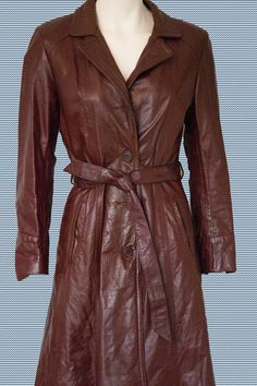 Grandeur Style Cosa Nova vintage 70s belted burgundy leather coat . Beautiful vintage fully lined coat. Made in Canada-Toronto. Very good condition. Lining is quilted. . The perfect trench spy coat. Quality leather. Perfect fit. Closes with buttons (2 missing,1 we found in the pocket and should be sewn) and a matching belt. Size from the brand is 14. Description *Country/Region of Manufacture:Canada * Brand: Cosa Nova * Main Colour: burgundy * Decade: 1970s * Very good vintage condition * Please Trench Coat Vintage, Autumn Outwear, Long Leather Coat, Wrap Jacket, Coat Vintage, Belted Trench Coat, Vintage Clothes