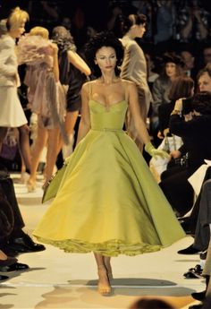 Runway Ball Gowns, Crazy Runway Looks, 90s Haute Couture, Schaperelli Couture, Vintage Runway Dresses, Dancing Dresses, Clothing Reference, 90s Runway Fashion, Runway Fashion Couture