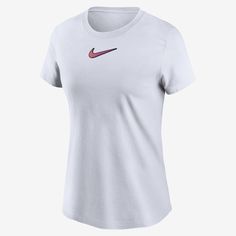 Gear up for two weeks of some of the world’s best hard-court tennis in this classic Nike tee. White Casual T-shirt For Tennis, Nike White T-shirt For Sports, Casual Cheap Tennis T-shirt, White Moisture-wicking Tennis T-shirt, White Graphic Print Tennis T-shirt, Nike Tee, Tennis Tshirts, Nike Tennis, Nike Tees