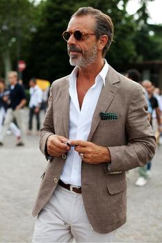 Summer Business Attire, Smart Casual Dress Code, A Man In A Suit, The Sartorialist, Dress Code Casual, Man In A Suit, White Jeans Men, Smart Casual Dress, Smart Casual Men