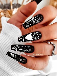 Christmas Snowflakes Nails, Black And White Nail, Nagellack Trends, Cute Christmas Nails, Snowflake Nails