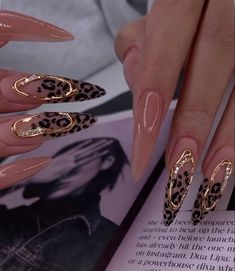 Classy Baddie Nails Acrylic, Trendy Oval Nails, Summer Nails Art Designs, It Nails, Summer Nails Art, Shiny Nails Designs, Nails Art Designs, Romantic Nails, Spring Nail Designs